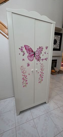 Girls wardrobe