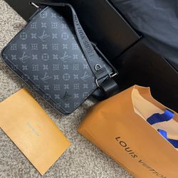District Messenger Bag
