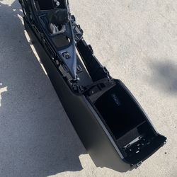 INFINITI Q50 CONSOLE ASSEMBLY