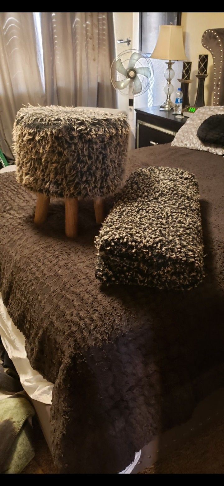 Furry Stool With Matching Blanket 
