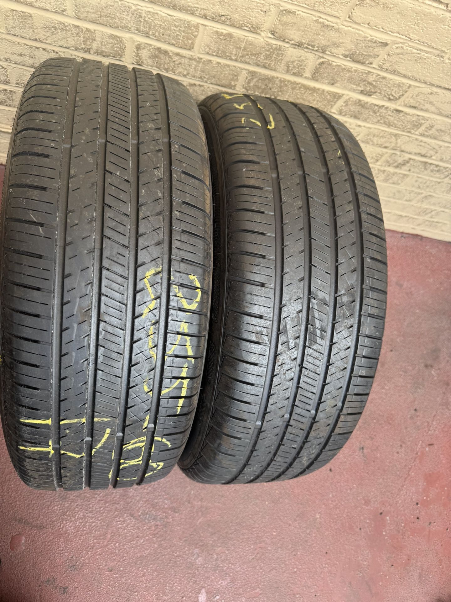 Set of 2 Nice Tires 255/60/17 ( We Install & Balance)
