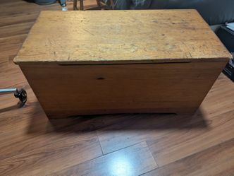 Vintage Solid Wood Storage Chest / Blanket Box (Amber Finish)