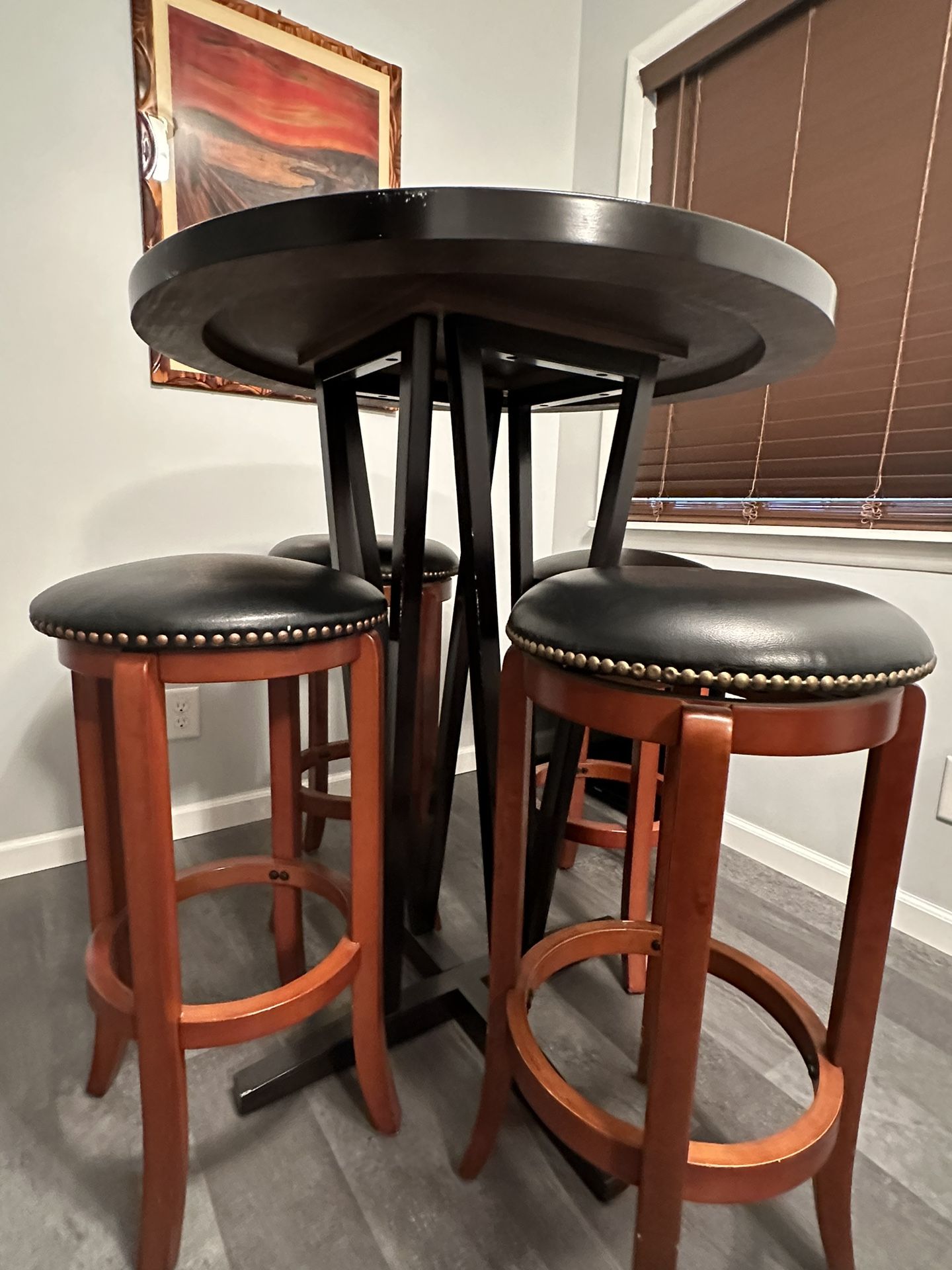 Cocktail Pub Table With 5 Swivel Barstools