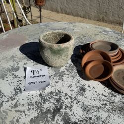 Garden Pots - various sizes: *Sold together*