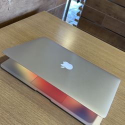 Apple MacBook Air 13” i5/4GB/256GB SSD $180