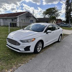 2019 FORD FUNSION SE 