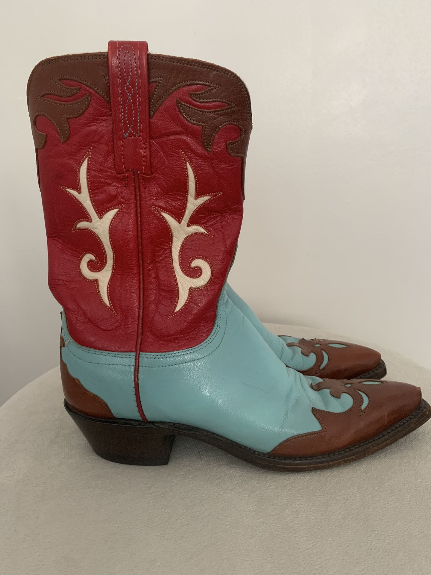 Beautiful Lucchese 1883 Women’s 7.5 Western Red Blue Cowboy Boots. Unique