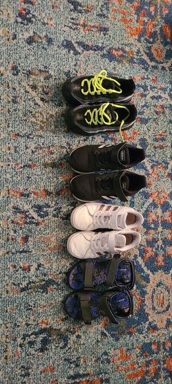 Boys Shoe Lot Size 2 , 4 Pair