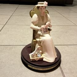 Avon President's Club Annual Albee Award Figurine