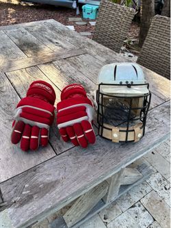 Men’s Lacrosse Gloves and Helmet