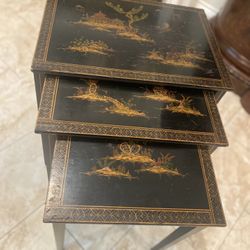 1950s Mid-Century Black Lacquer Chinoiserie Nesting Tables - Set of 3