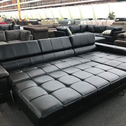 New Black Sectional Couch with Cocktail Ottoman ! Free Delivery 🚚 ! Financing Available ! 