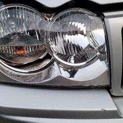 05 Jeep Headlights Like New 