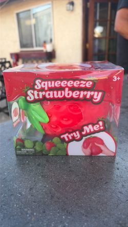 Squeeeeze strawberry squishy
