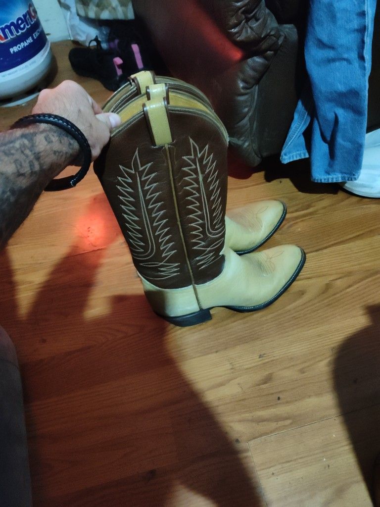 Tony Lama Leather Cowboy Boots Size 9..