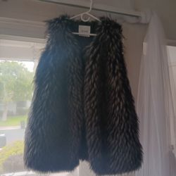 JE SUIS FAUX FUR VEST ONE SIZE (L) $40..00/OBO