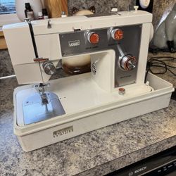 Montgomery Wards MODEL NO. UHT J1276 Portable Sewing Machine With Protective Carrying Case