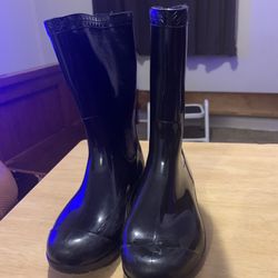 Girls Ugg rain Boots Size two (2)