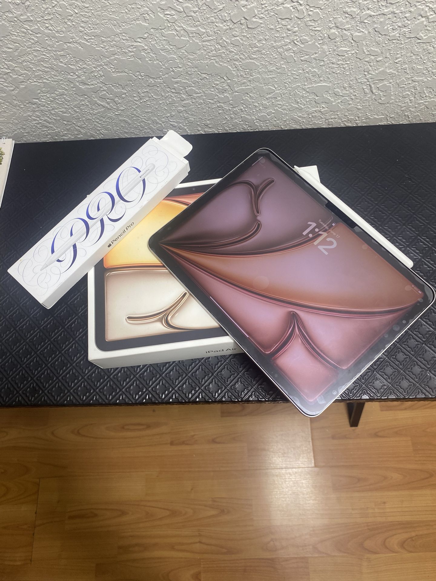 ✨ iPad Air M2 (2024) + Apple Pencil Pro – Like New (Boxes Included!)