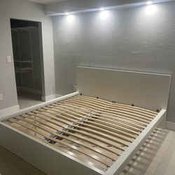 IKEA King Malm Bed With 4 Drawers 