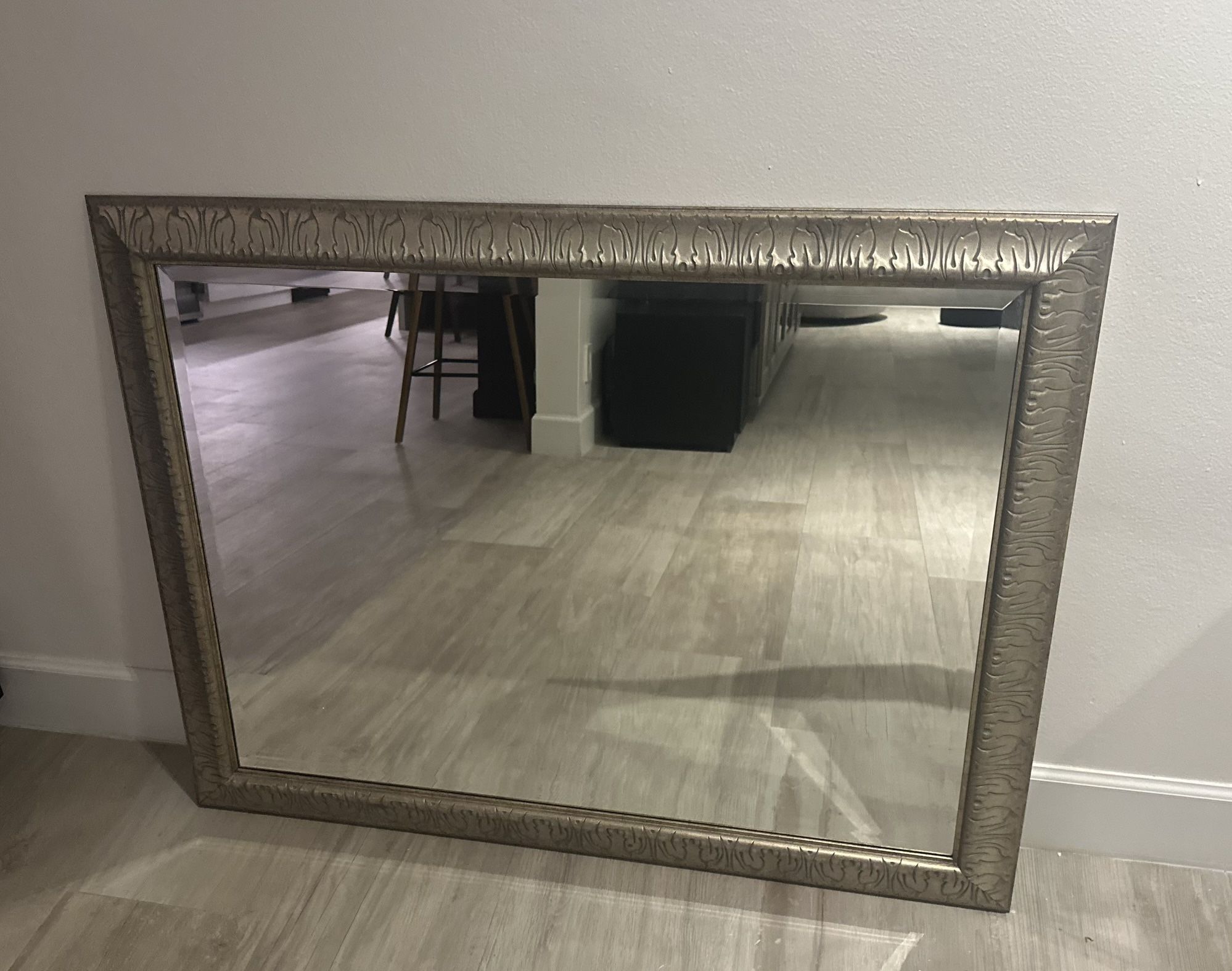 Médium Size Decorative Mirror