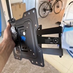 Full Motion TV Wall Mount – Mounting Dream