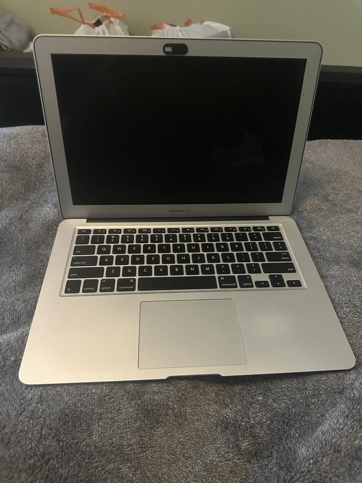 2015 Macbook Air 13 Inch 1.6Ghz i5 8GB 128GB storage