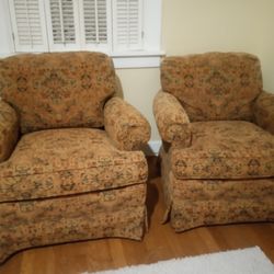 LIKE NEW ! 2  LOUNGE  CHAIRS