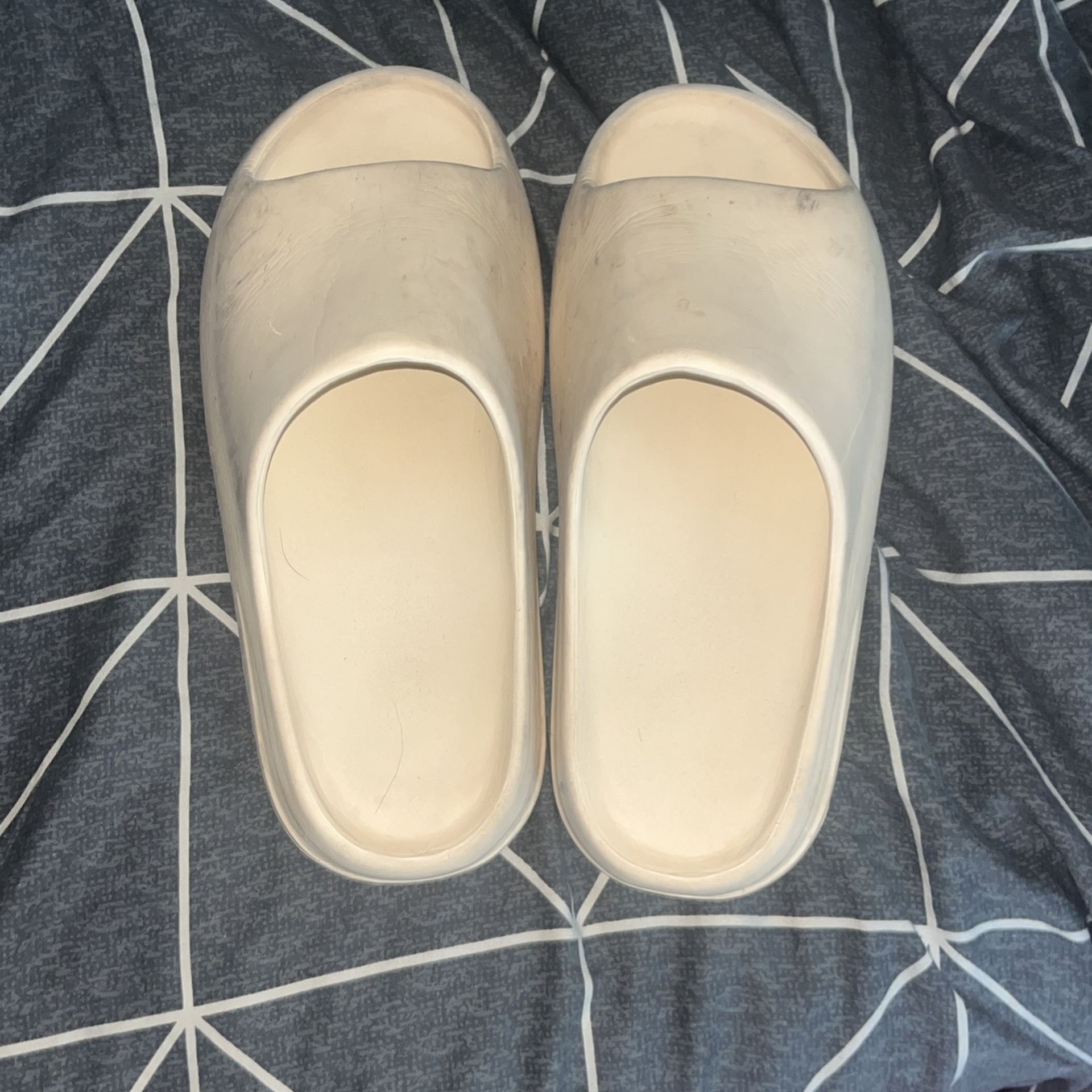 Feezy slides
