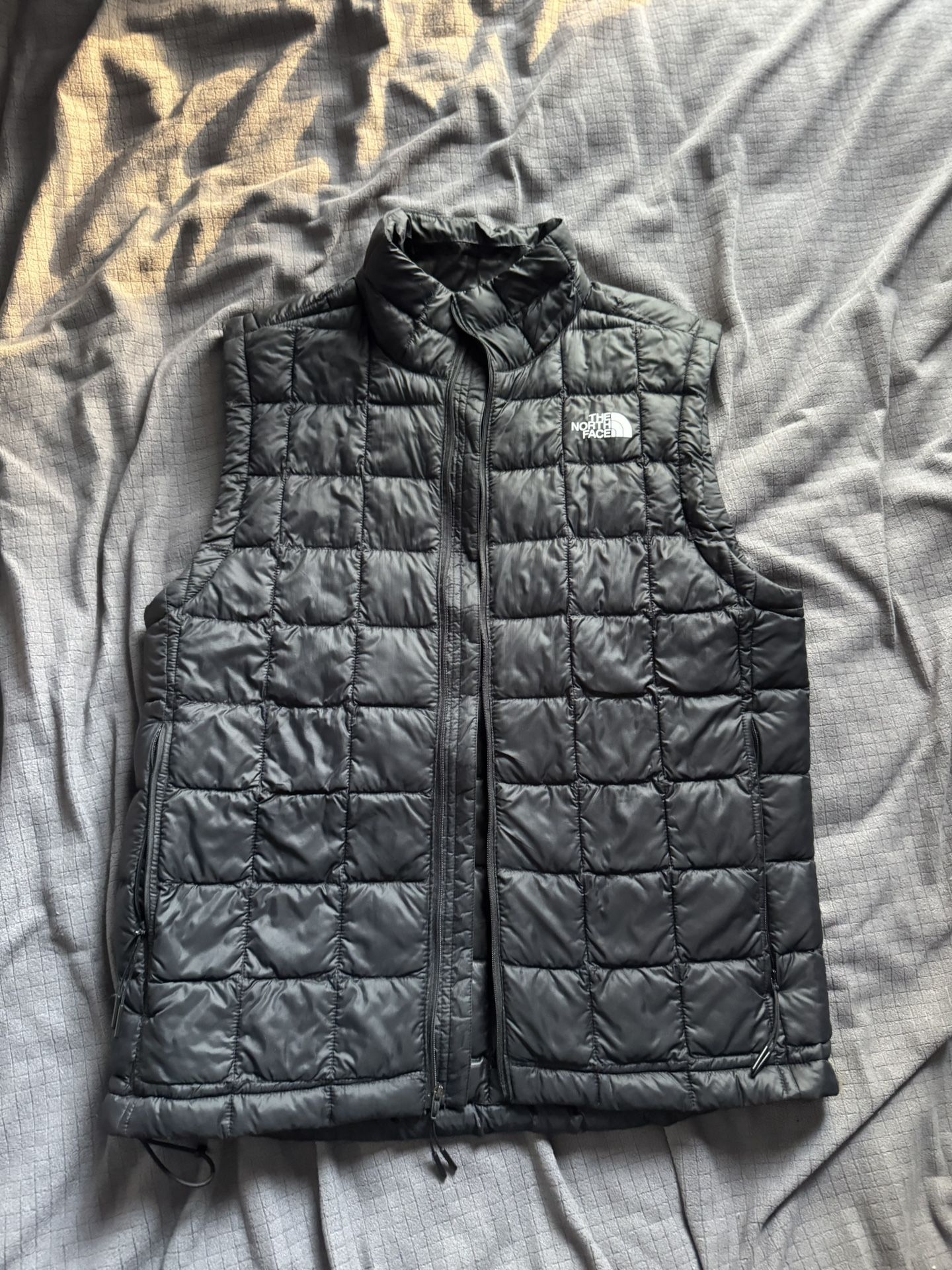 North Face vest size - small