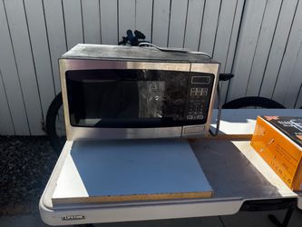 Microwave – Good Condition – $30