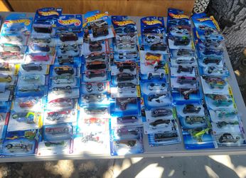 Hot wheels lot of (100)