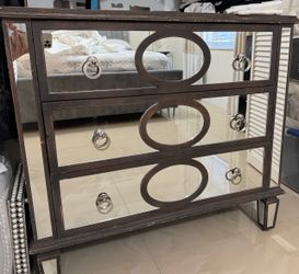 Chest with mirror