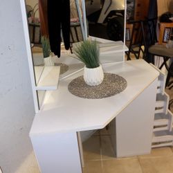 makeup vanity 