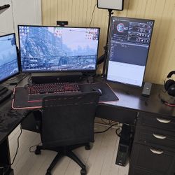 Computer/Streaming Equipment