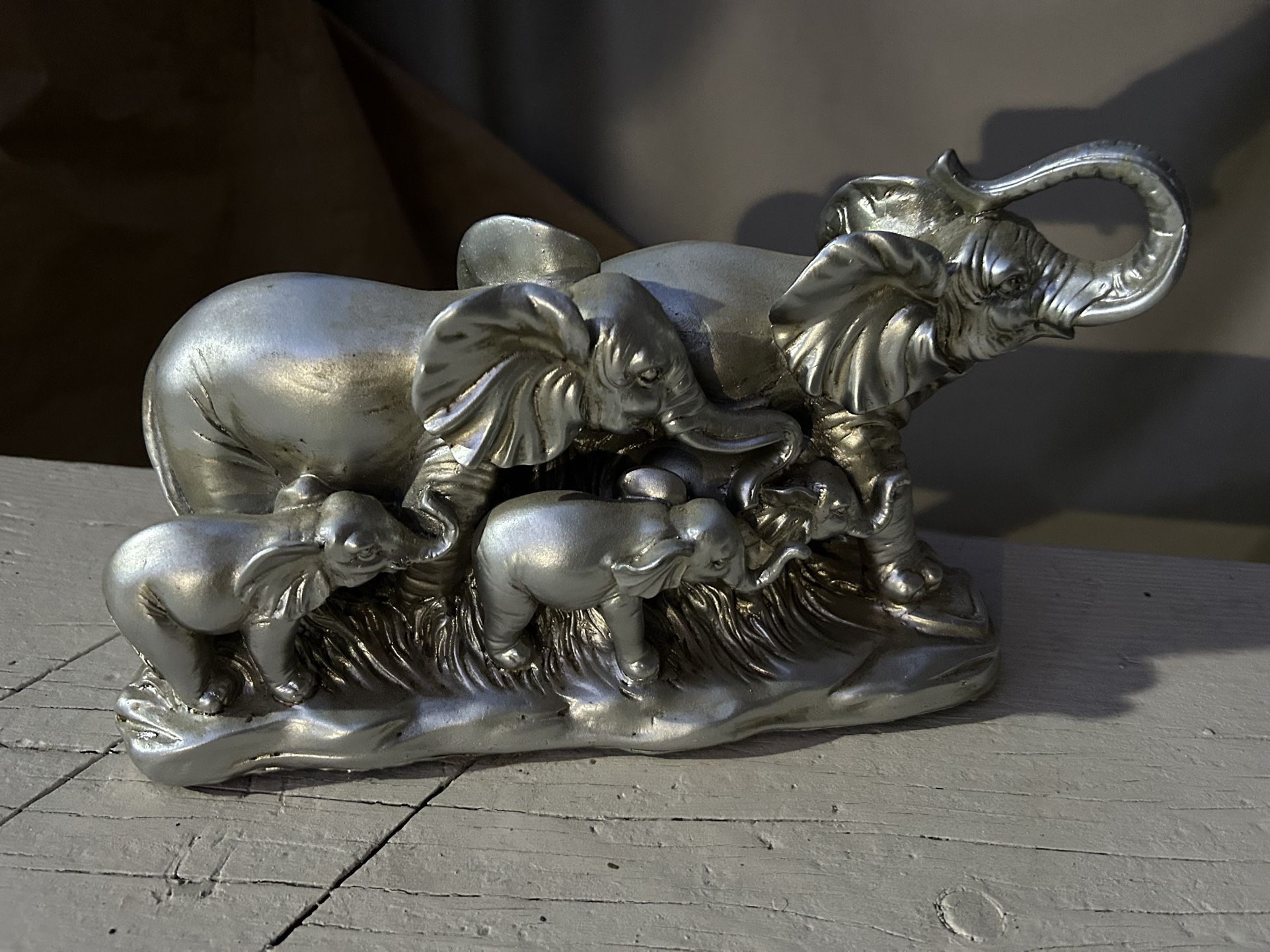 Elephants Statue