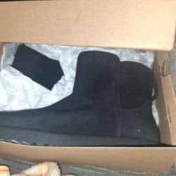 Brand New UGG Short BOOTS  Corey II Size 8 