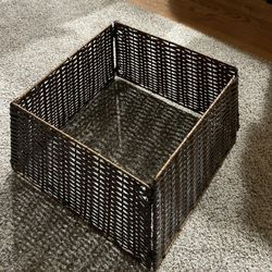 Plastic Wicker Basket Tree Skirt