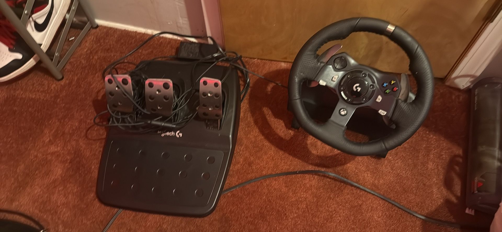 Logitech G920 Driving Force Racing Wheel and Floor Pedals, Real Force Feedback, Stainless Steel Paddle Shifters, Leather Steering Wheel Cover for Xbox