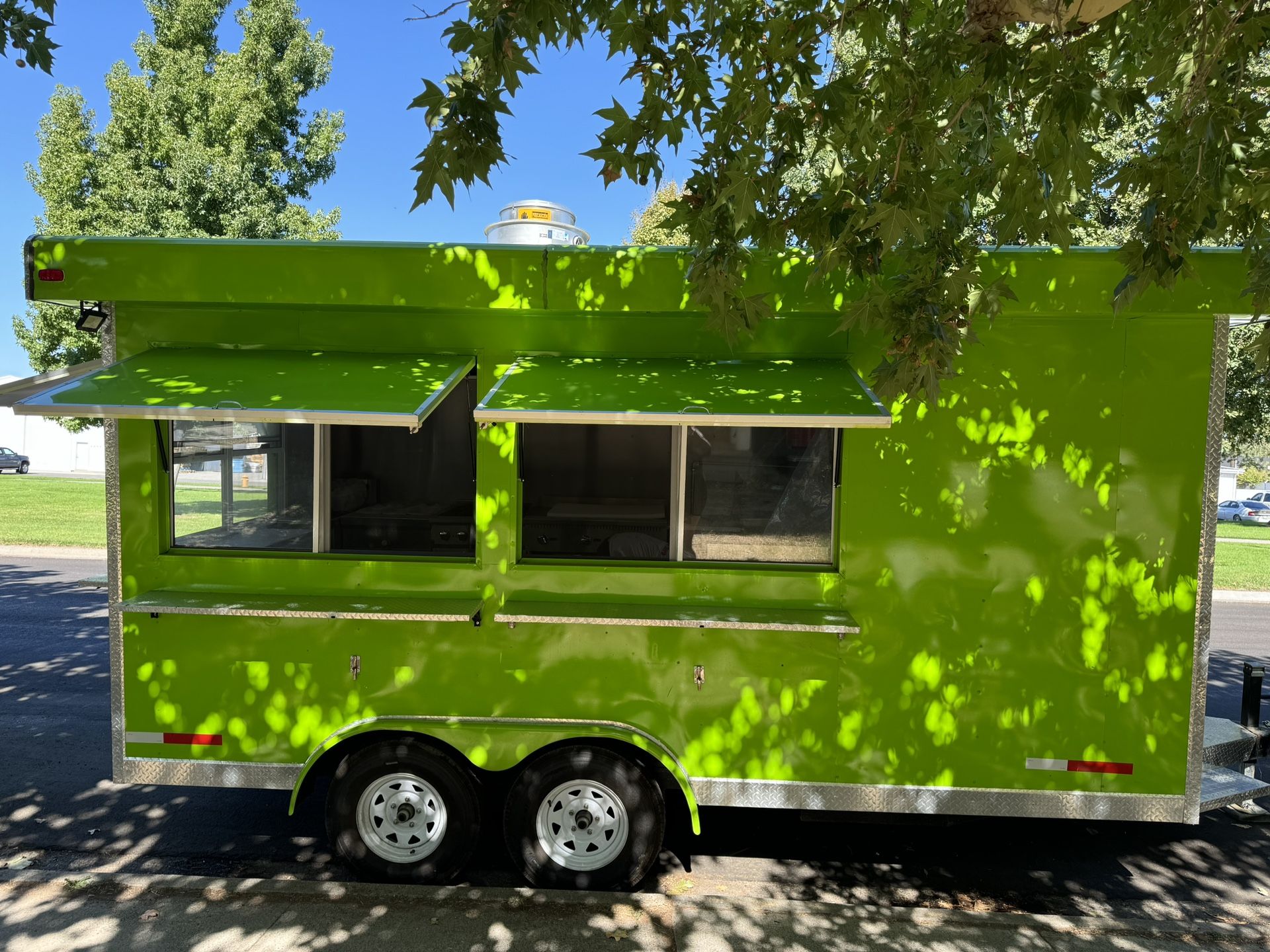 Like New Food Trailer (full Kitchen)