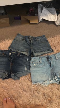 Levi shorts women’s