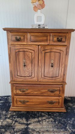 BROYHILL CABINET/ DRESSER