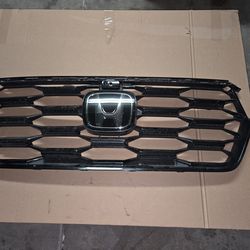 HONDA PILOT OEM GRILLE  AND EMBLEM