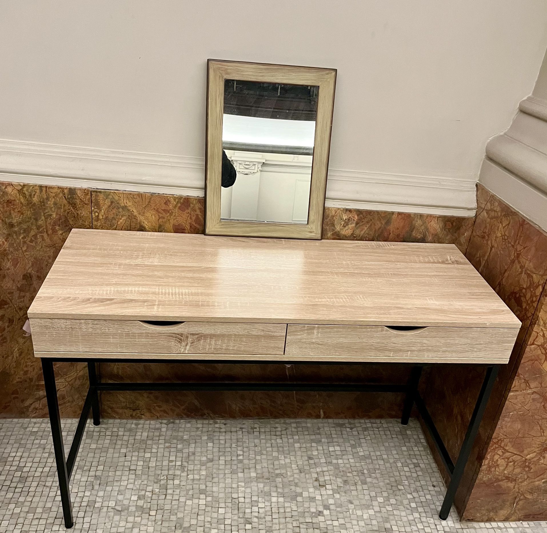 Dressing Table With Mirror 