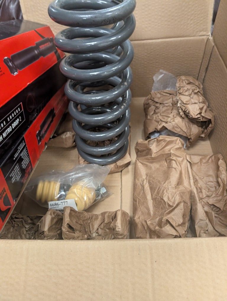 Dodge Ram 2-5 Belltech Flip Kit. 06-08 Ram W / R-shocks New.