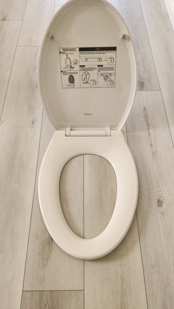 Hibbent Elongated White Plastic Toilet Seat