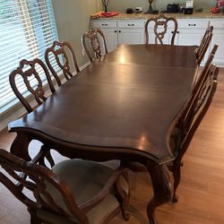 Dining Room Table and 8 Chairs