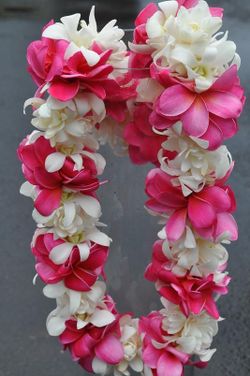 Handmade real flowers lei with other items