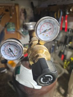 Welding gas 2 bottles