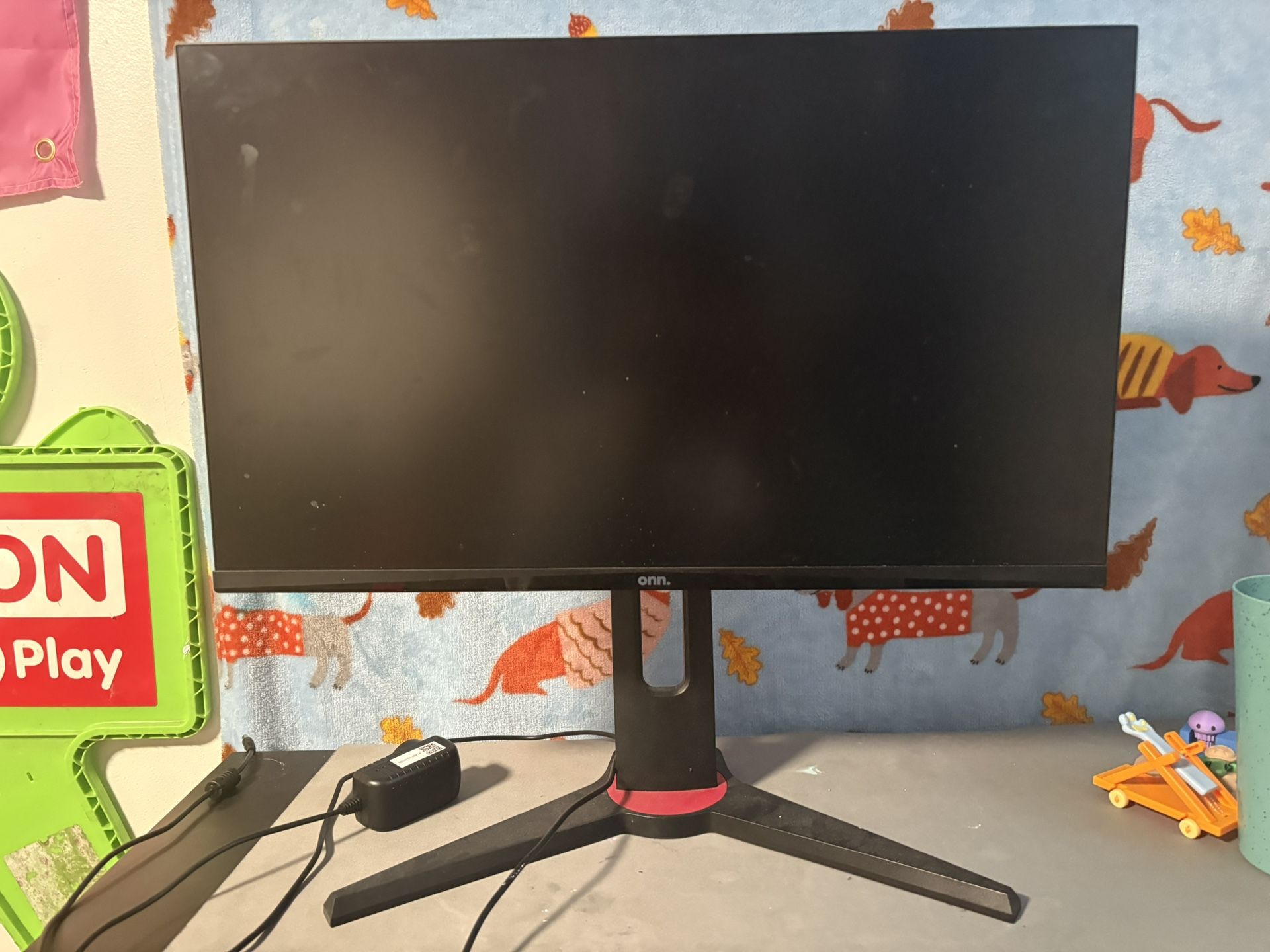 Onn. Moniter